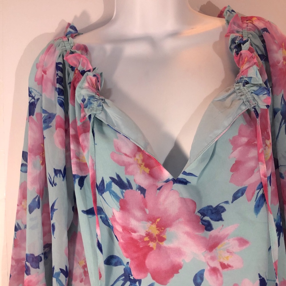 Forever 21 Ruffled Collar/Bow Sleeve Floral Top